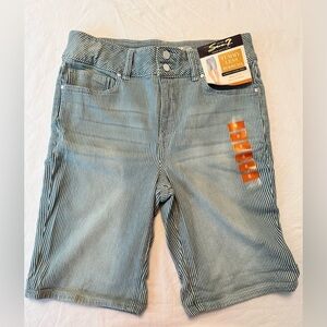 🎉Women’s Seven7 Bermuda Shorts Size 8 Pinstripes Denim NWT